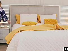 Scarlett Alexis And Anna Claire Clouds Fuck With Strapon