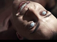 Josephine Jackson外星寄生虫故事中变女同