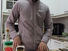 cocino tortilla, me pajeo y corro sobre comida?