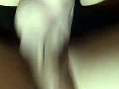 Comendo o cu da casada na frente do marido.