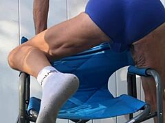 内裤深蹲盆骨拉伸