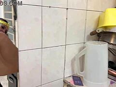 nossa ele meteu tanto no cuzinho e na bucetinha que gozei muito no pau dele sem preservativo