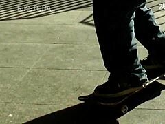 公共隔离区年轻骚妹弯腰猛操