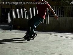 公共隔离区年轻骚妹弯腰猛操