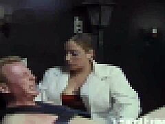 你得像女神一样膜拜我不然遭殃