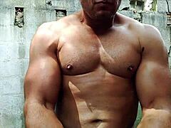 Yuri Gaucho Bodybuilder Handjob Cumload