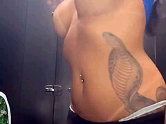 Why is this safada getting wild in the packed academia?