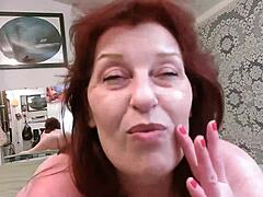 抓到他缩小后撸他变大 红发巨女丝袜幻想