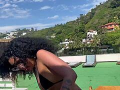 Novinha casada de 18 anos perde o telefone e vazam vídeos transando na praia do recreio