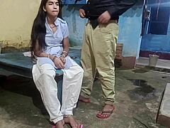 处女印度女友首次户外印地语性爱超赞