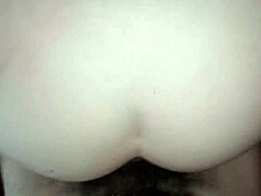 Mi hermanastra en pose de perrito argentina rubia super caliente tetona