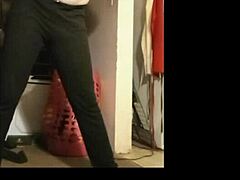 嘿，看胖熟女涂油挑逗短片