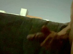 年轻哥伦比亚帅哥酒店阳台浴室双爆射巨屌自撸特写