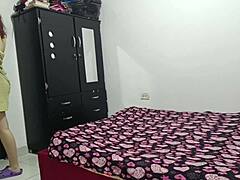 健美黑发熟女曲线瑜伽访谈朋友小心我超裸别说