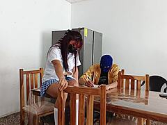 我可爱丰满拉丁表妹穿情趣内衣摇臀练习勾引主人😍