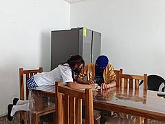 我可爱丰满拉丁表妹穿情趣内衣摇臀练习勾引主人😍