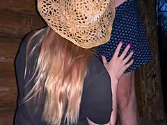 谷仓里跟孕妇熟女野战？