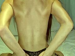 巴西瘦美女cos宿舍假屌自慰挑逗继兄暴露