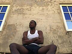 户外狗爬式猛干那骚货喷水如婊子？