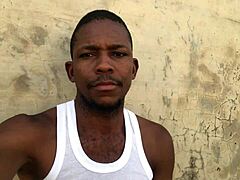 户外狗爬式猛干那骚货喷水如婊子？