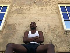 户外狗爬式猛干那骚货喷水如婊子？