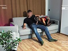 拍红发老婆丝袜高跟出轨情夫内射留精