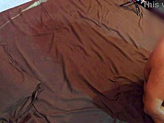 丰满马来西亚继姨妈骑邻居大学生巨屌内射 邻居这么野