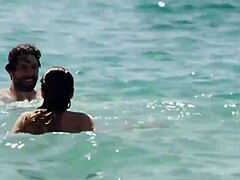 Regina Blandón shows bikini in Como Novio de Pueblo 2019 movie scene