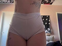 紧身裤撩骚露驼趾狂撸嫩逼