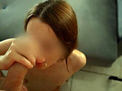 可爱黑发女友沙发粗暴巨屌干到颜射😘