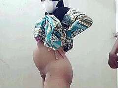 Ngentot istri tetangga ketika suaminya pergi bekerja with big tits housewife