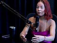 Ruiva Safada Mostra Seu Cu Depois de Dizer Que o Esposo Sugeriu a Entrada no Meio Liberal Gosta de Pau Grande e Grosso e N�o Assiste as Cenas - Bruna Ferrari Watch on Sheer Red!