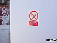 Slutty Bombshell Gets Sperm Shot On Her Face Eating All The Cream