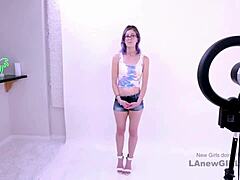 紫发害羞模特试镜被狠操吞精