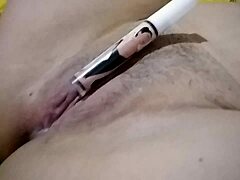 Britt手指狂操大屁股