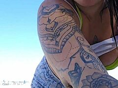 今天湿透了鸡巴一碰就滑进屄里