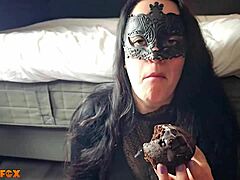 Amateur Milf Eats Thick Cum on Glazed Muffin