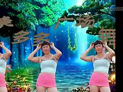 嘿，这中国老奶奶跳舞像性感熟女 – 年纪大还这么骚😏👵