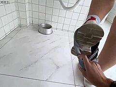 雇了这女仆她穿热裤来我欲火中烧