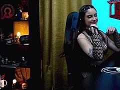 Victoria Camargo播客秀全身撩到Ruan忍不住上手