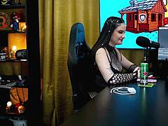 Victoria Camargo播客秀全身撩到Ruan忍不住上手