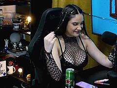 Victoria Camargo播客秀全身撩到Ruan忍不住上手