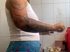 公共暴露大骚逼想要温柔爱抚快来