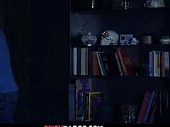 为啥继爹传教士位这么狠干继女闺蜜？