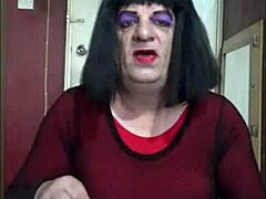 Bisexual crossdresser explores self-filling in homemade session
