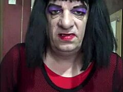 Bisexual crossdresser explores self-filling in homemade session