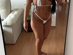 domingo de sol na piscina deixando os pelinhos dourados