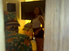 大屁股拉丁妹在我鸡巴上狂扭狂摇