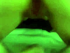 Desafio a cada subscribe metendo na buceta apertada dessa cachorra latina gritando nome com dildo e spanking.