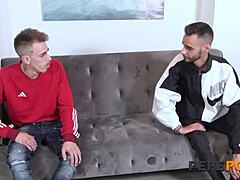 Noemi Picara带路陷年轻小伙三人行